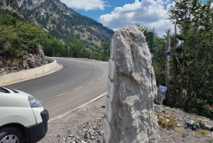 Von Tirana: Tagestour ins Dorf Theth mit Mittagessen