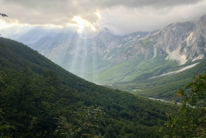 De Tirana: Parque Nacional Thethi e cidade de Shkoder, 2 dias