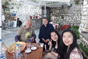De Tirana à Berat : Visite de la ville et cours de cuisine chez Mama Nina