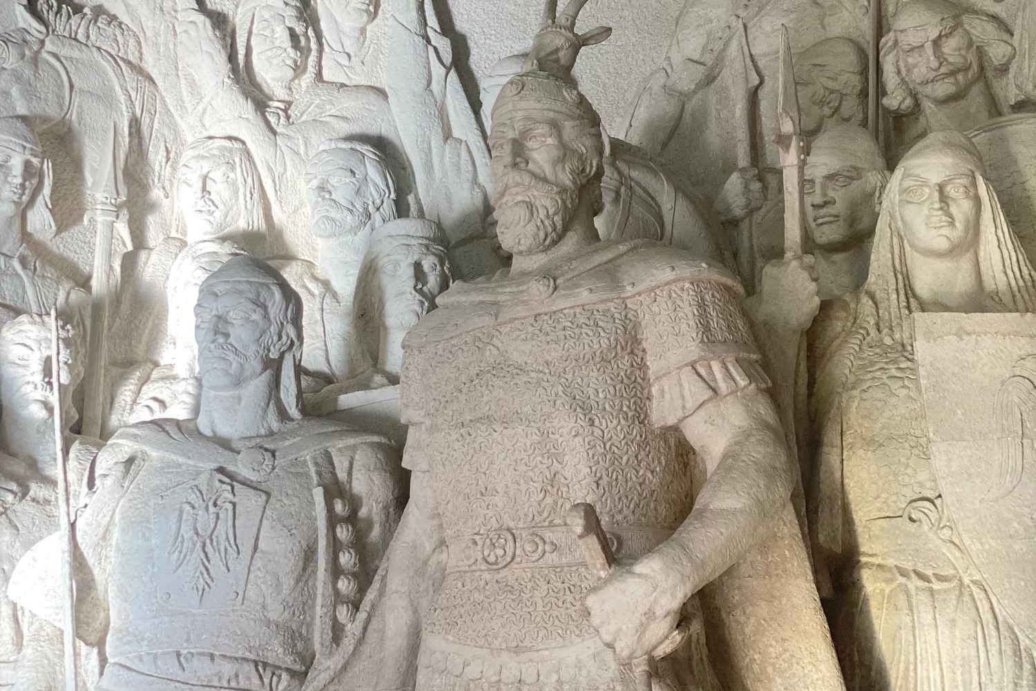 Из Тираны: посещение замка Круя и Старого базара