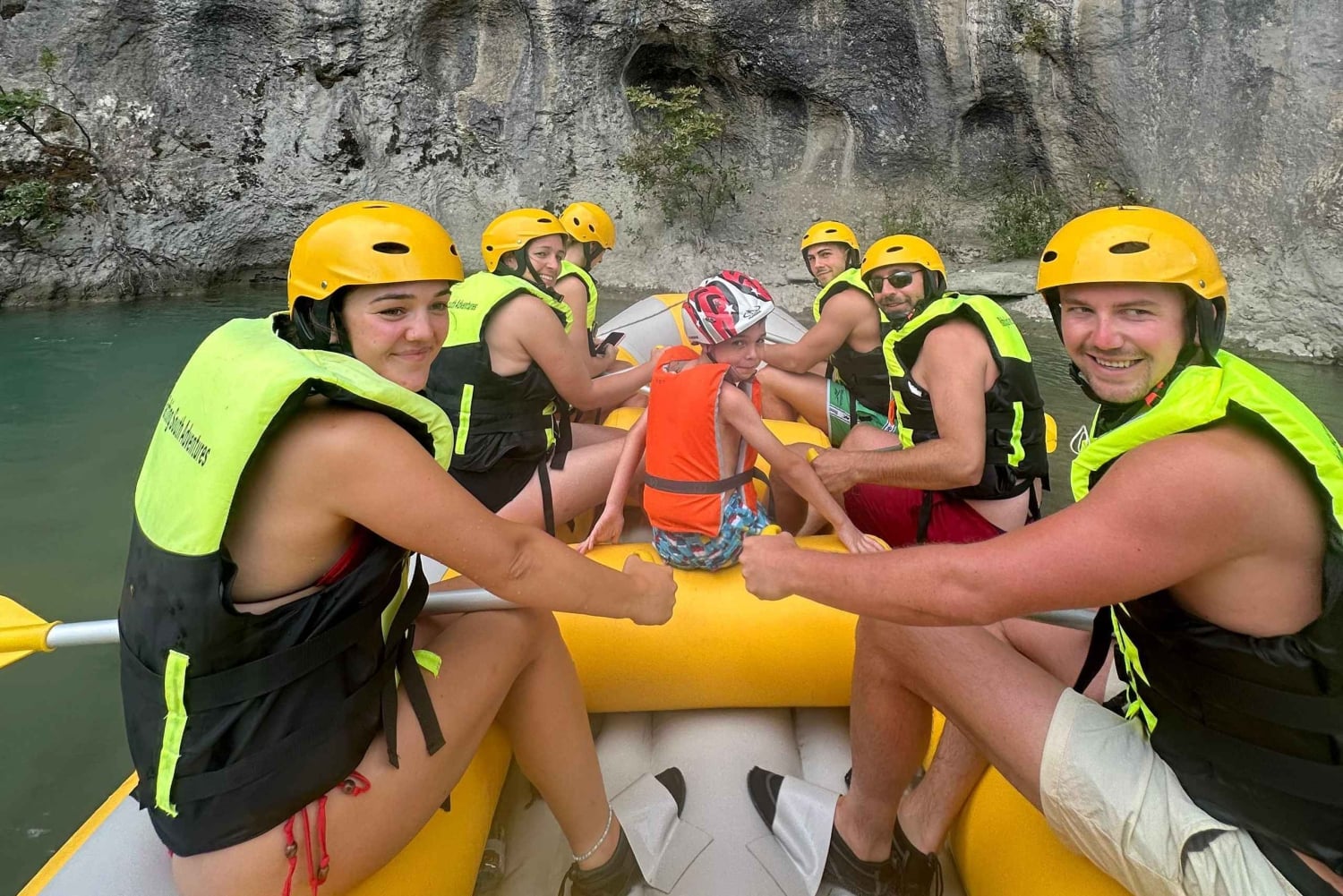 Fra Tirana: Dagstur med rafting i Vjosa og Benja termiske bad