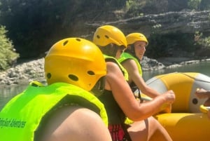 Fra Tirana: Dagstur med rafting i Vjosa og Benja termiske bad