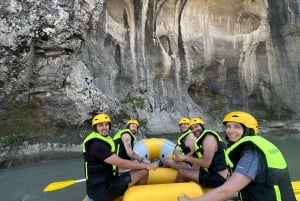 Fra Tirana: Dagstur med rafting i Vjosa og Benja termiske bad