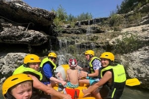 Fra Tirana: Dagstur med rafting i Vjosa og Benja termiske bad