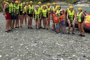 Fra Tirana: Dagstur med rafting i Vjosa og Benja termiske bad