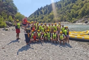 Fra Tirana: Dagstur med rafting i Vjosa og Benja termiske bad