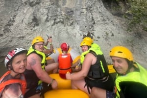 Fra Tirana: Dagstur med rafting i Vjosa og Benja termiske bad