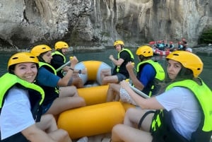Fra Tirana: Dagstur med rafting i Vjosa og Benja termiske bad
