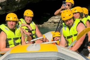 Fra Tirana: Dagstur med rafting i Vjosa og Benja termiske bad