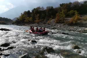 Au départ de Tirana : Voyage de deux jours en rafting et randonnée sur la rivière Vjosa