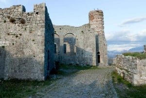 Tiranasta: Vloran kaupunki ja Zvernec-saari opastettu päiväretki