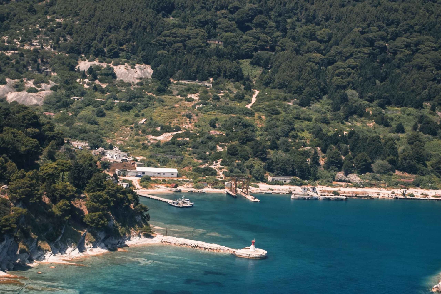 Из Тираны/Дурреса/Голема: ежедневный круиз в Сазан и Карабарун