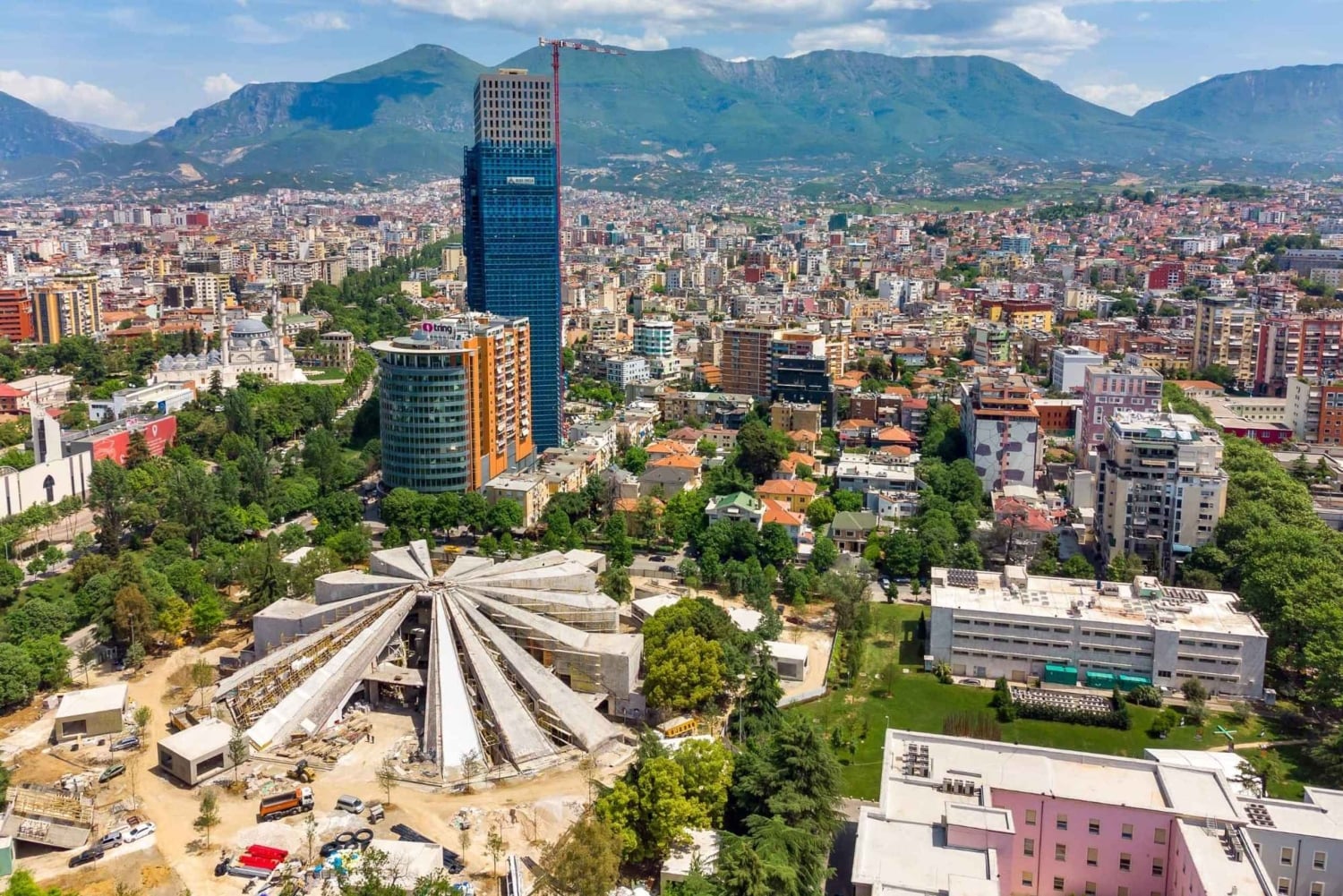 Från Vlora/Orikum: Tirana huvudstad/slottet och zipline