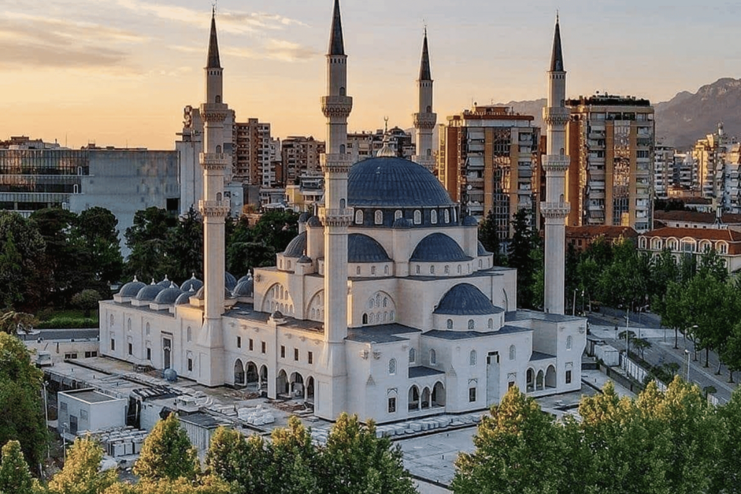Från Vlora/Orikum: Tirana huvudstad/slottet och zipline