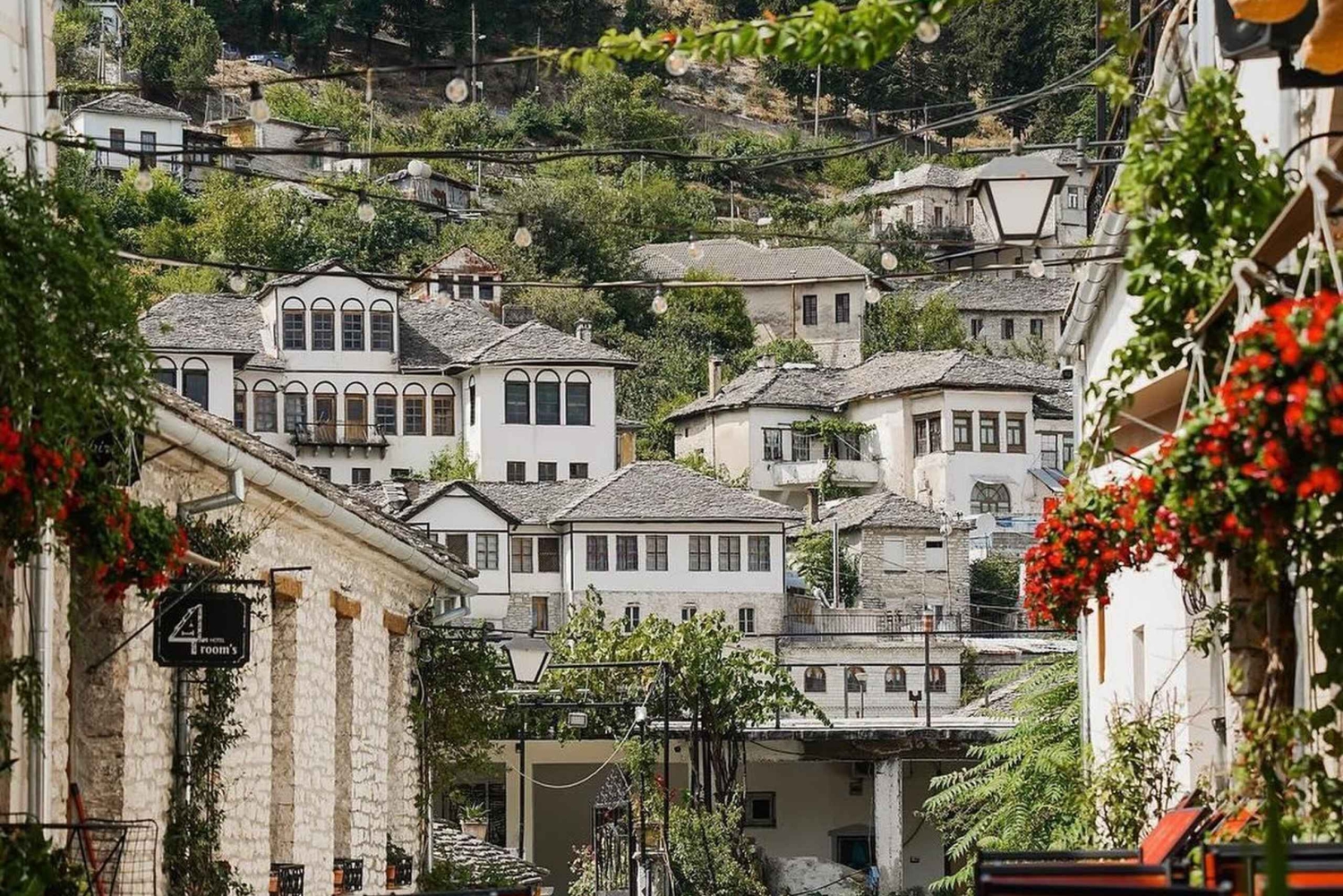 Vanuit Vlora: Tepelene Springs, Gjirokaster & Blue Eye Day Tour