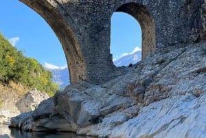 Vlorë: puente Brataj, cañón Nivica y cascada Peshtura