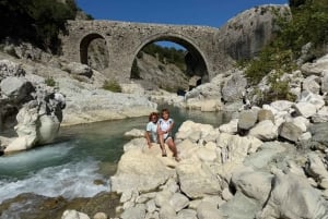 Vlorë: puente Brataj, cañón Nivica y cascada Peshtura
