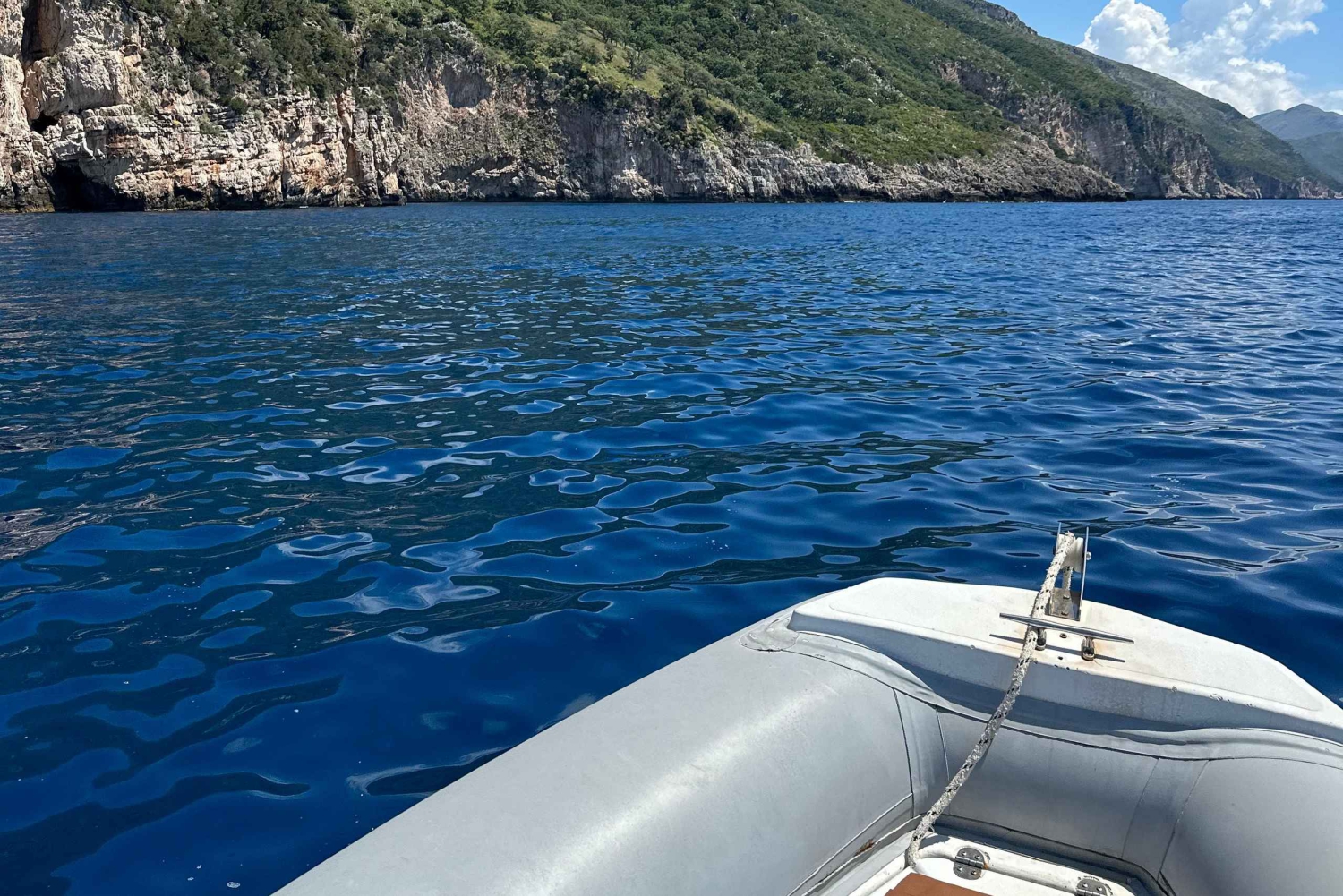 Au départ de Vlore : excursion en hors-bord à la grotte de Haxhi Ali et Karaburun
