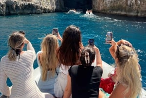 ヴロア発：ハクシ・アリ洞窟＆カラブールン スピードボートツアー