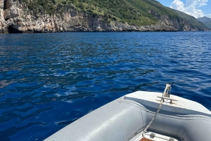 Au départ de Vlore : excursion en hors-bord à la grotte de Haxhi Ali et Karaburun