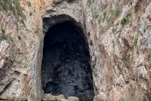 Desde Vlora: excursión en lancha rápida a la cueva de Haxhi Ali y Karaburun.