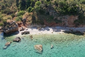 Desde Vlora: excursión en lancha rápida a la cueva de Haxhi Ali y Karaburun.