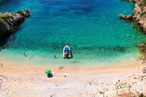 Desde Vlora: excursión en lancha rápida a la cueva de Haxhi Ali y Karaburun.