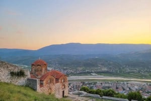 Visite d'une jounée de Tirana à Berat avec visite facultative d'un domaine viticole
