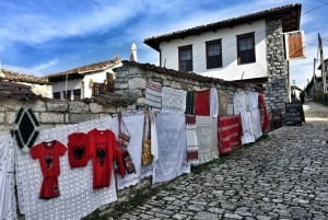Visite d'une jounée de Tirana à Berat avec visite facultative d'un domaine viticole