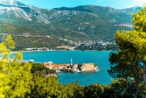 Montenegron kokopäiväretki; Budva, Kotor Tiranasta ja Durresista käsin