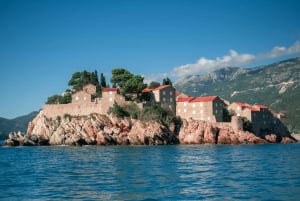 Montenegron kokopäiväretki; Budva, Kotor Tiranasta ja Durresista käsin
