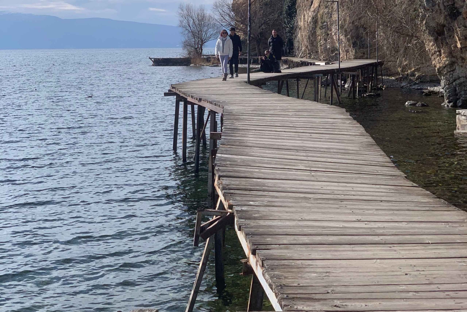 ティラナ発 オフリドとサン・ナウムの1日ツアー