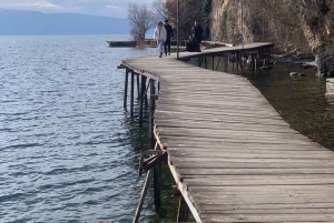 ティラナ発 オフリドとサン・ナウムの1日ツアー
