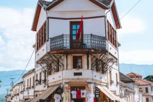 Sarandë: Rundtur i Gjirokaster, Blå ögat och Lekursi slott