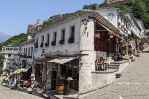 Sarandë: Rundtur i Gjirokaster, Blå ögat och Lekursi slott