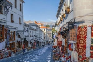 Sarandë: Rundtur i Gjirokaster, Blå ögat och Lekursi slott