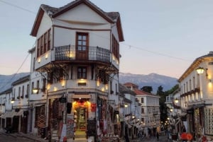 Sarandë: Rundtur i Gjirokaster, Blå ögat och Lekursi slott