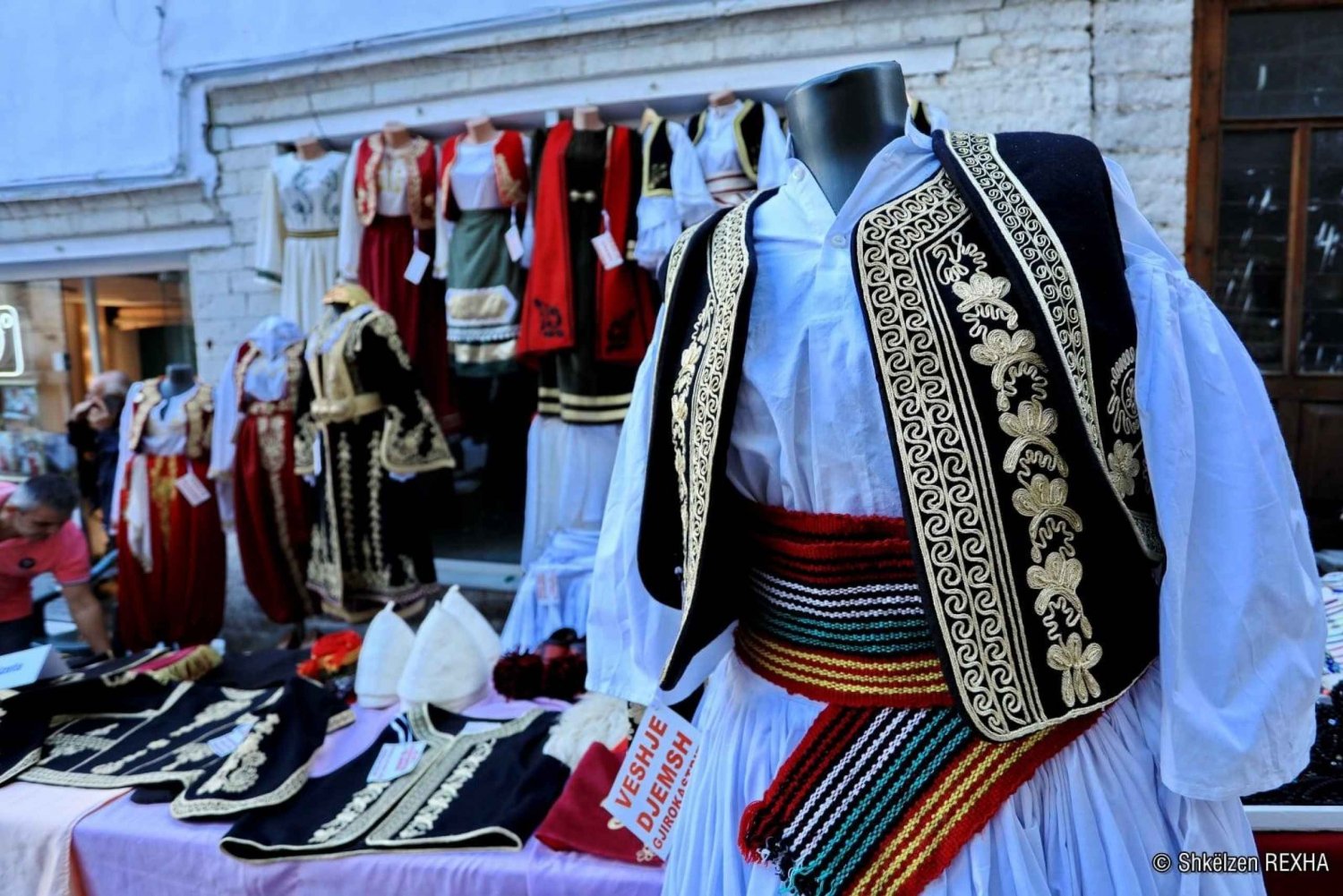 Gjirokaster, le site de l'UNESCO et les costumes traditionnels