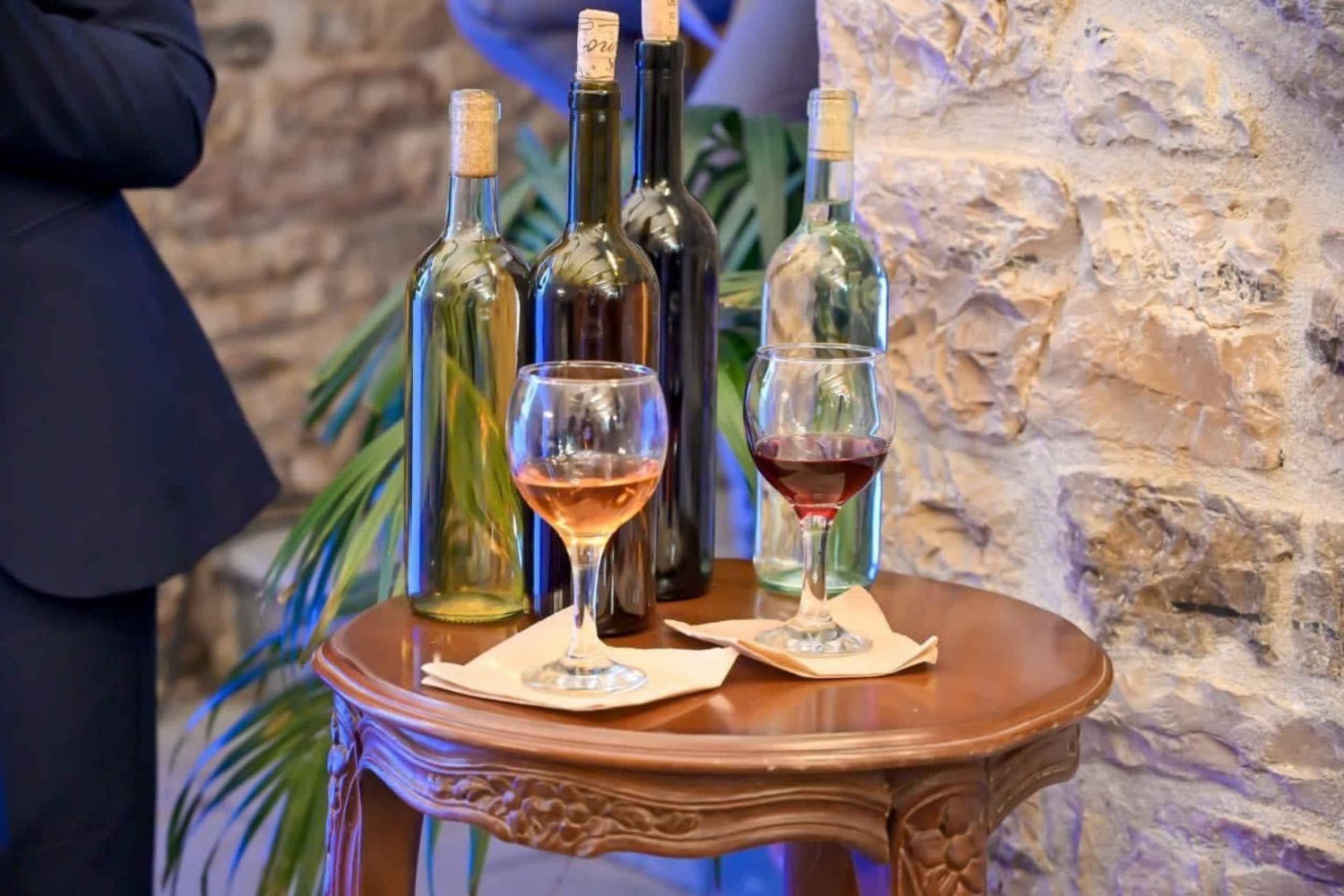Gjirokaster: Wine tasting in underground hotel wine shop