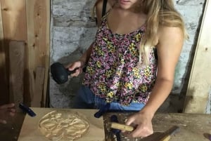 Gjirokaster : classe d'artisanat du bois