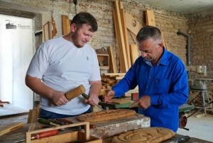 Gjirokastra: Clase de iconografía bizantina y tallado en madera