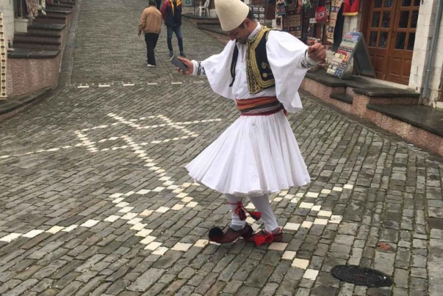 Гирокастра: насладитесь Старым базаром в традиционных костюмах