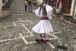 Гирокастра: насладитесь Старым базаром в традиционных костюмах