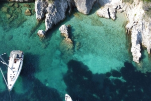 Gouvia : Excursion à la voile sur l'île de Corfou avec collation et boissons non alcoolisées