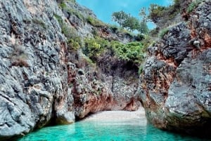 Grama Bay e Blue Cave: Snorkeling e praias secretas em Vlore