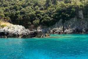 Grama Bay & Blue Cave: speedboottocht vanuit Vlore