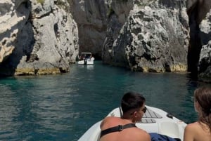 Grama Bay & Blaue Höhle: Schnellboot-Tour ab Vlora