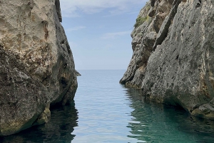 Grama Bay:Caves & Beaches Private Speedboat Guided Tour