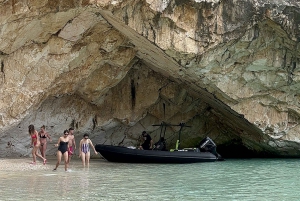 Grama Bay:Caves & Beaches Private Speedboat Guided Tour