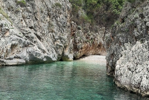 Grama Bay:Caves & Beaches Private Speedboat Guided Tour